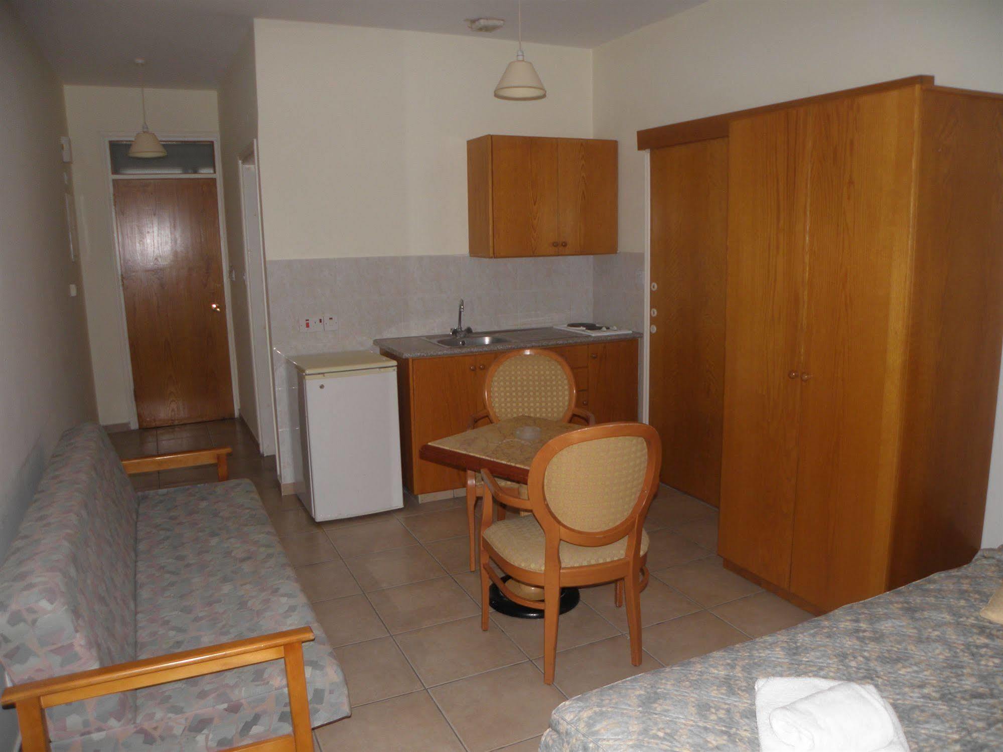 Valana Hotel Apartments Limasol Dış mekan fotoğraf